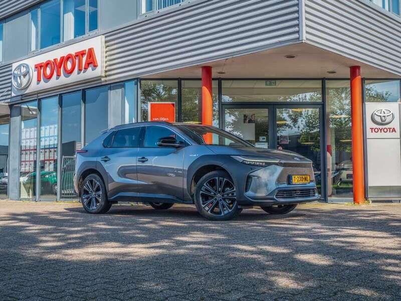 Grijs Gebruikt 2023 Toyota bZ4X Premium SUV | € 45.995 (Duur) - Afbeelding 1/4