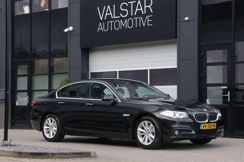 Zwart Occasion 2015 BMW 520 Executive Sedan | € 15.740 (Eerlijke prijs) - Afbeelding 1/4
