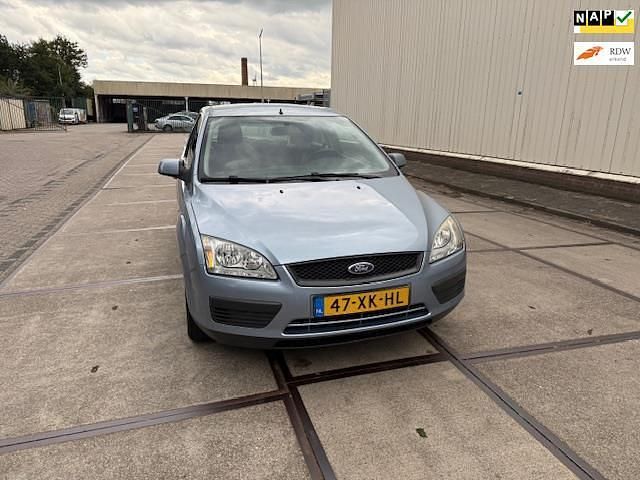 Blauw Gebruikt 2007 Ford Focus Trend Hatchback | € 1.199 (Goede deal) - Afbeelding 1/4