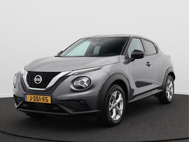 Grijs, metallic lak Gebruikt 2020 Nissan Juke N-Connecta SUV | € 15.450 (Goede deal) - Afbeelding 1/4