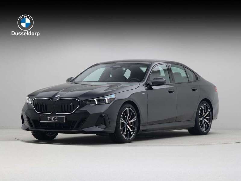 Grijs Nieuw 2025 BMW i5 Comfort Edition Sedan | € 91.321 (Eerlijke prijs) - Afbeelding 1/4