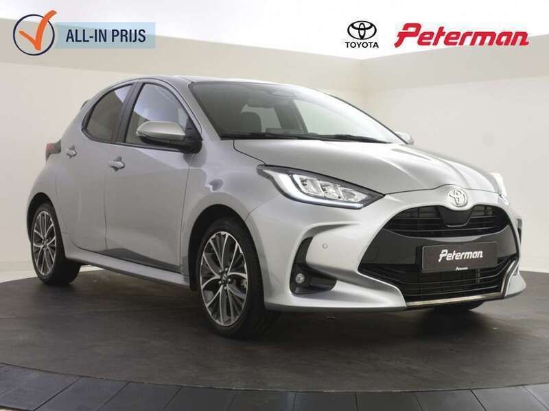 Zilver Gebruikt 2024 Toyota Yaris Hybrid Executive Hatchback | € 28.899 (Super prijs) - Afbeelding 1/4