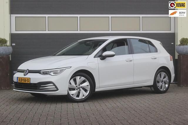 Wit Occasion 2021 VW Golf VIII Style Hatchback | € 20.900 (Super prijs) - Afbeelding 1/4