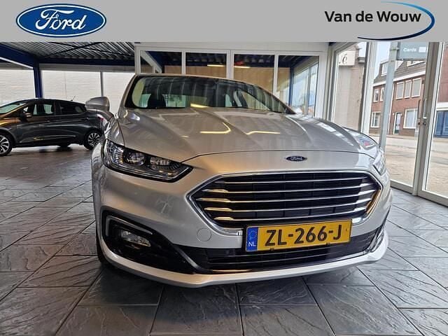 Grijs Gebruikt 2019 Ford Mondeo Titanium Sedan | € 15.900 (Eerlijke prijs) - Afbeelding 1/4