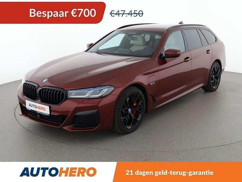 Rood Gebruikt 2023 BMW 530e M Sport Stationwagen | € 46.949 (Eerlijke prijs) - Afbeelding 1/3