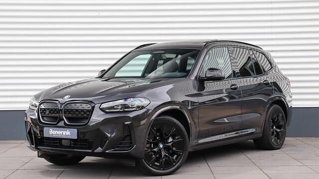 Grijs, metallic lak Gebruikt 2022 BMW iX3 Executive SUV | € 46.950 (Duur) - Afbeelding 1/4