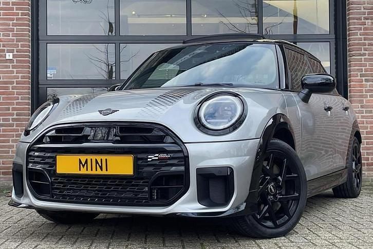 Grijs Occasion 2025 Mini John Cooper Works Hatchback | € 38.900 (Eerlijke prijs) - Afbeelding 1/4