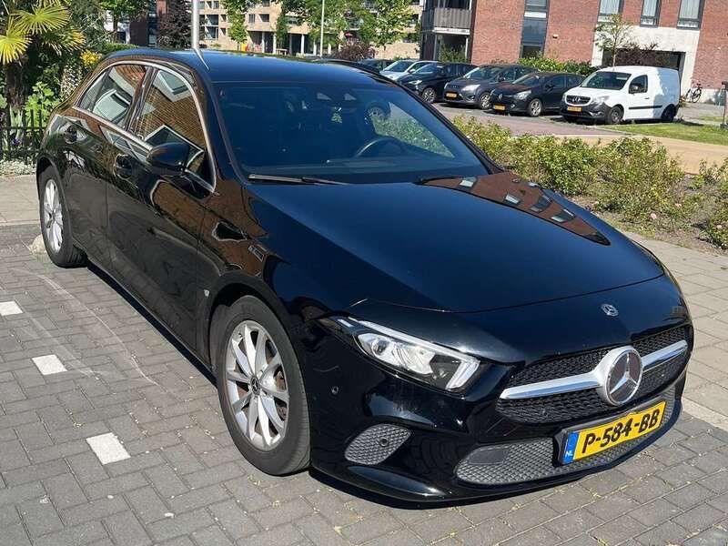 Zwart Gebruikt 2019 Mercedes A180 Premium Plus Hatchback | € 23.000 (Goede deal) - Afbeelding 1/4