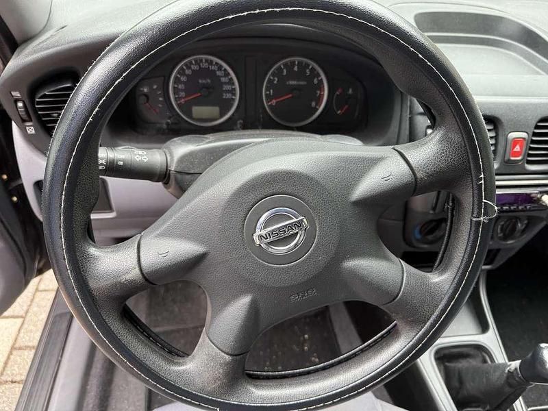 Grijs Gebruikt 2004 Nissan Almera Visia Hatchback | € 1.150 (Eerlijke prijs) - Afbeelding 1/4