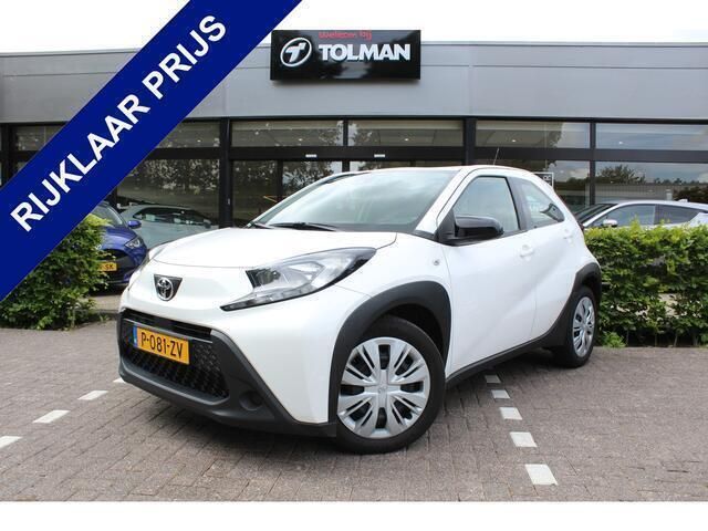 Wit Gebruikt 2022 Toyota Aygo Play Hatchback | € 15.950 (Goede deal) - Afbeelding 1/4