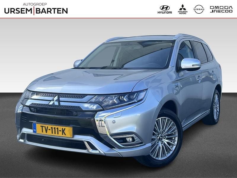 Grijs Gebruikt 2018 Mitsubishi Outlander P-HEV Intense+ SUV | € 19.930 (Eerlijke prijs) - Afbeelding 1/4