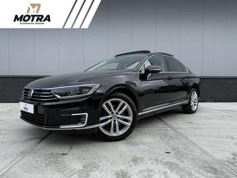Zwart Gebruikt 2018 VW Passat Highline Sedan | € 24.545 (Eerlijke prijs) - Afbeelding 1/3