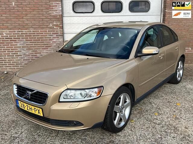 Goud Gebruikt 2008 Volvo S40 Sedan | € 4.350 (Eerlijke prijs) - Afbeelding 1/4