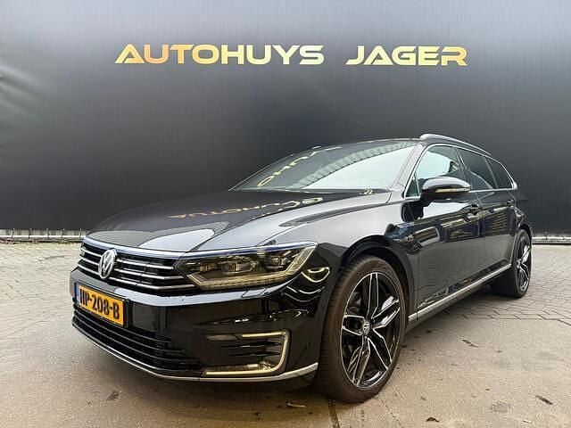 Zwart Gebruikt 2015 VW Passat Highline Stationwagen | € 10.950 (Goede deal) - Afbeelding 1/4