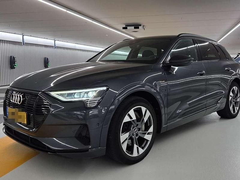 Grijs Gebruikt 2020 Audi e-tron SUV | € 24.500 (Super prijs) - Afbeelding 1/4
