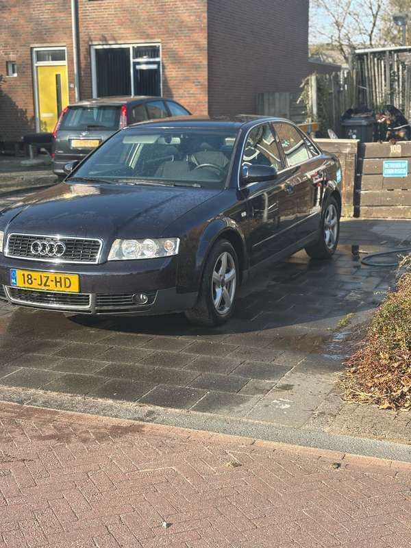 Blauw Gebruikt 2002 Audi A4 Sedan | € 1.395 (Eerlijke prijs) - Afbeelding 1/4