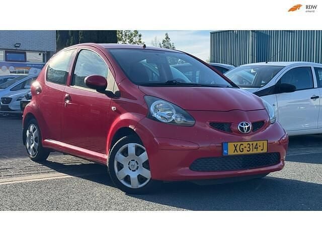 Rood Gebruikt 2007 Toyota Aygo Hatchback | € 1.500 (Super prijs) - Afbeelding 1/4