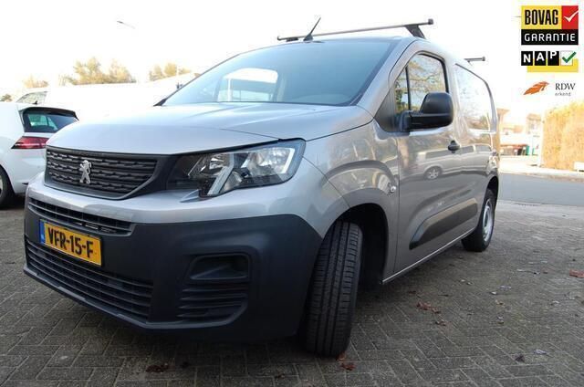Grijs Gebruikt 2020 Peugeot Partner MPV | € 9.950 (Goede deal) - Afbeelding 1/4