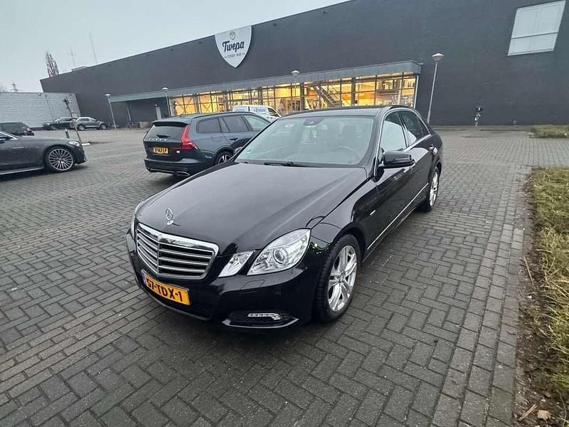 Zwart Gebruikt 2012 Mercedes E200 Avantgarde Sedan | € 11.999 (Eerlijke prijs) - Afbeelding 1/4