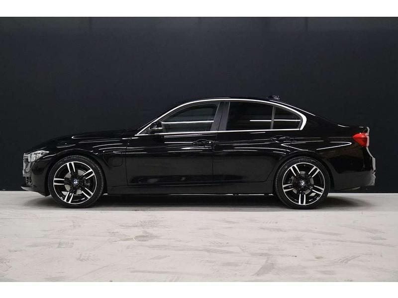 Zwart Gebruikt 2016 BMW 330 Sedan | € 17.000 (Super prijs) - Afbeelding 1/4