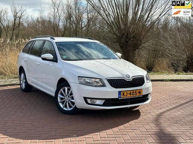 Wit Gebruikt 2016 Skoda Octavia Business Line Stationwagen | € 6.499 (Goede deal) - Afbeelding 1/4
