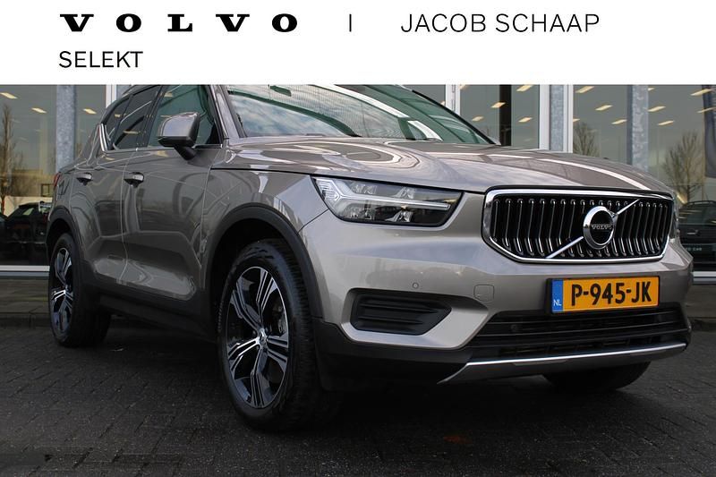 Grijs (metallic) Occasion 2022 Volvo XC40 Inscription SUV | € 27.950 (Goede deal) - Afbeelding 1/4