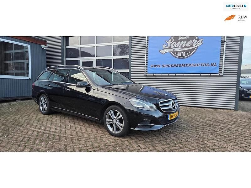 Zwart (metallic) Gebruikt 2014 Mercedes E220 Ambition Stationwagen | € 12.500 (Super prijs) - Afbeelding 1/4