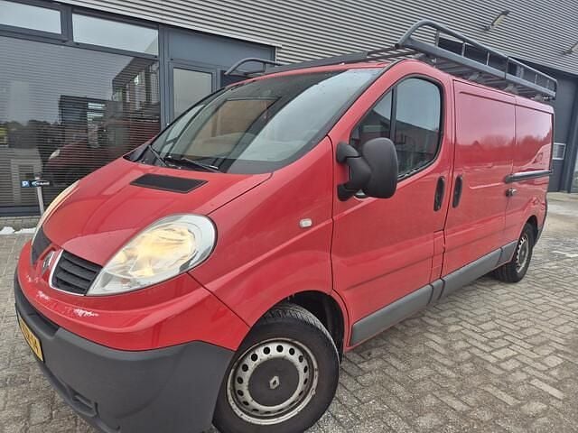 Rood Occasion 2012 Renault Trafic MPV | € 3.950 (Eerlijke prijs) - Afbeelding 1/4