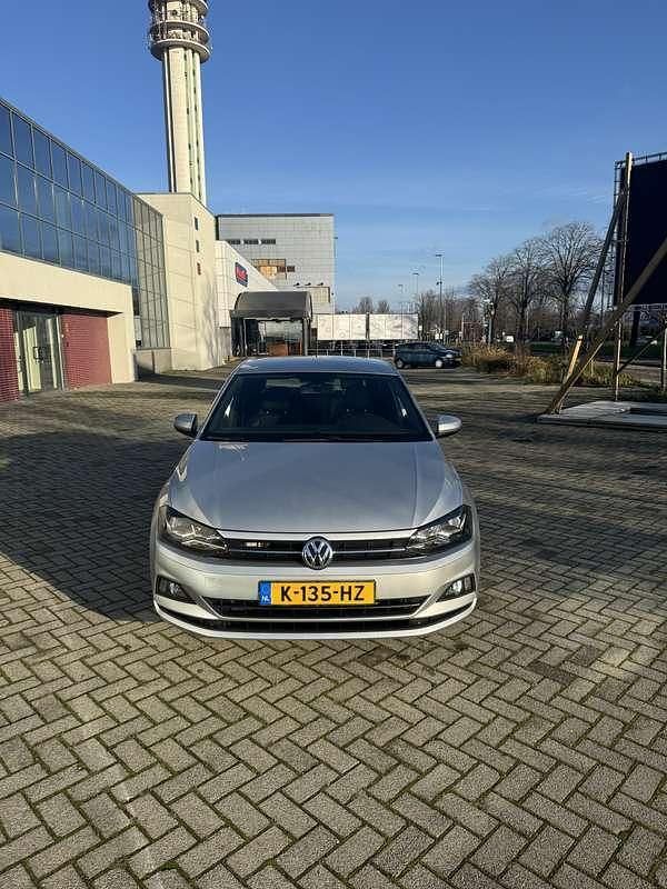 Grijs Gebruikt 2021 VW Polo Highline Hatchback | € 14.250 (Super prijs) - Afbeelding 1/4