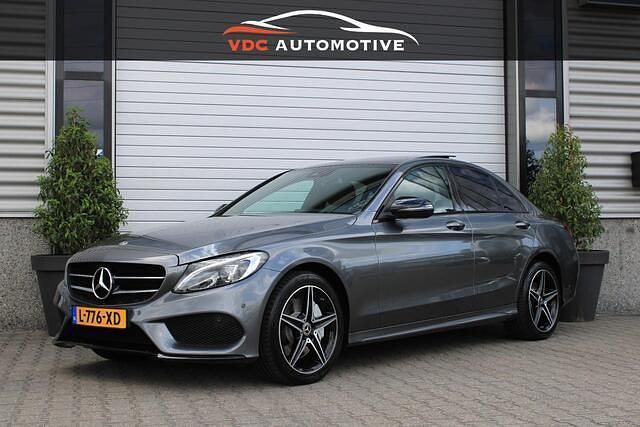 Grijs Gebruikt 2018 Mercedes C250 AMG Sedan | € 24.950 (Eerlijke prijs) - Afbeelding 1/4