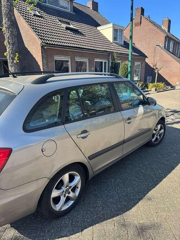 Beige Gebruikt 2011 Skoda Fabia GreenLine Stationwagen | € 1.999 (Goede deal) - Afbeelding 1/4