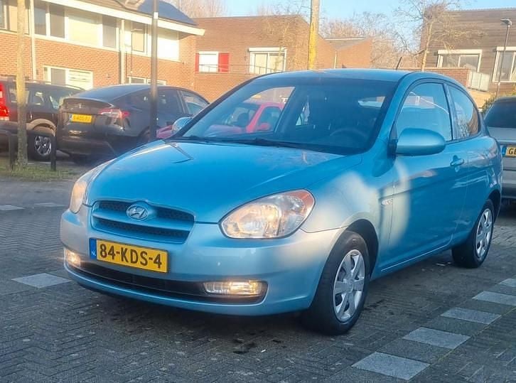 Gebruikt 2004 Hyundai Accent | € 1.199 - Afbeelding 1/4