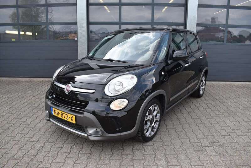 Zwart Gebruikt 2017 Fiat 500L Trekking MPV | € 10.835 (Eerlijke prijs) - Afbeelding 1/4