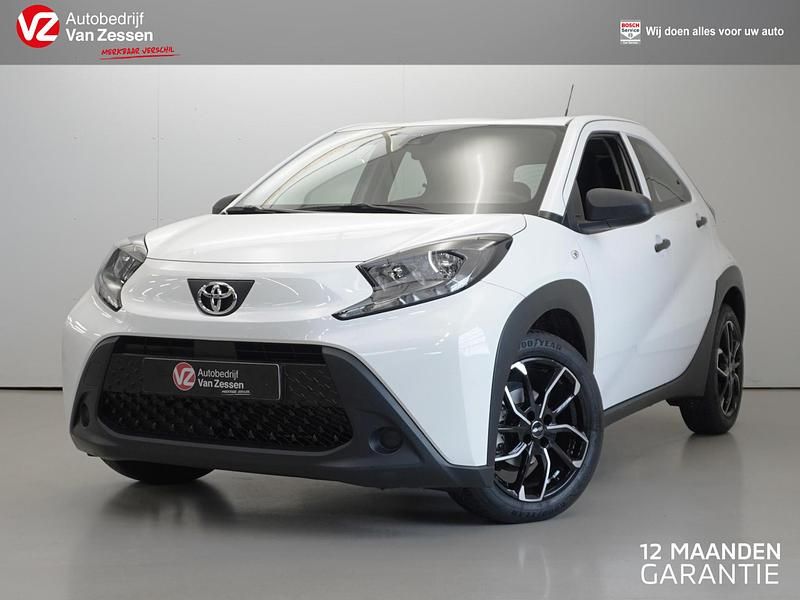 Wit Gebruikt 2023 Toyota Aygo X Connect Style SUV | € 15.900 - Afbeelding 1/4