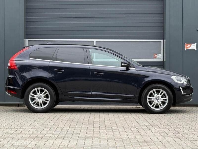 Blauw Gebruikt 2016 Volvo XC60 Momentum SUV | € 17.950 (Eerlijke prijs) - Afbeelding 1/4