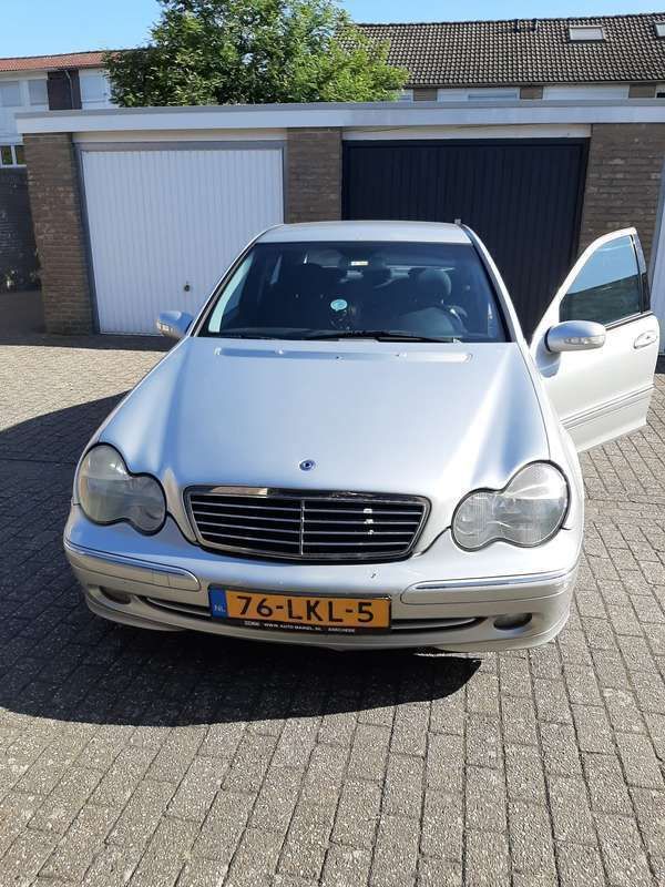 Gebruikt 2003 Mercedes C220 Avantgarde Sedan | € 1.500 (Goede deal) - Afbeelding 1/4