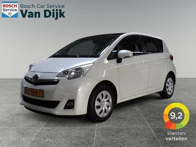 Wit Gebruikt 2011 Toyota Verso-S MPV | € 6.277 (Eerlijke prijs) - Afbeelding 1/4