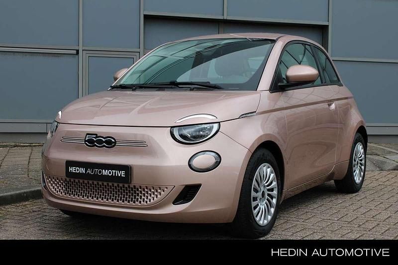 Rood Gebruikt 2024 Fiat 500e Urban Hatchback | € 26.445 (Duur) - Afbeelding 1/4