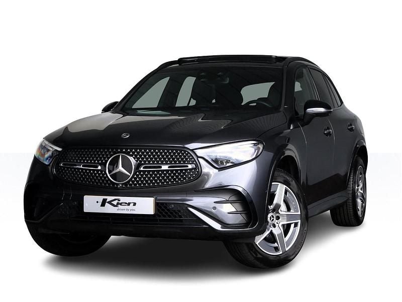 Grijs Occasion 2022 Mercedes GLC300e AMG line SUV | € 55.000 - Afbeelding 1/4