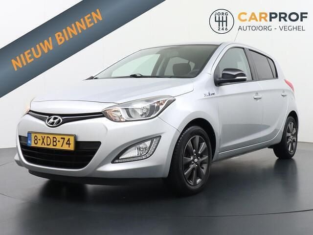 Grijs Gebruikt 2014 Hyundai i20 GO! Hatchback | € 7.795 (Eerlijke prijs) - Afbeelding 1/4