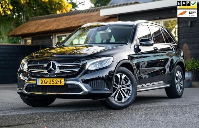 Zwart Gebruikt 2017 Mercedes GLC250 Premium Plus SUV | € 28.950 (Eerlijke prijs) - Afbeelding 1/4