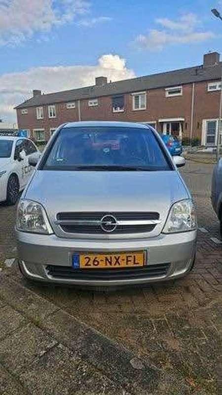 Grijs Occasion 2004 Opel Meriva Enjoy MPV | € 2.000 (Eerlijke prijs) - Afbeelding 1/4