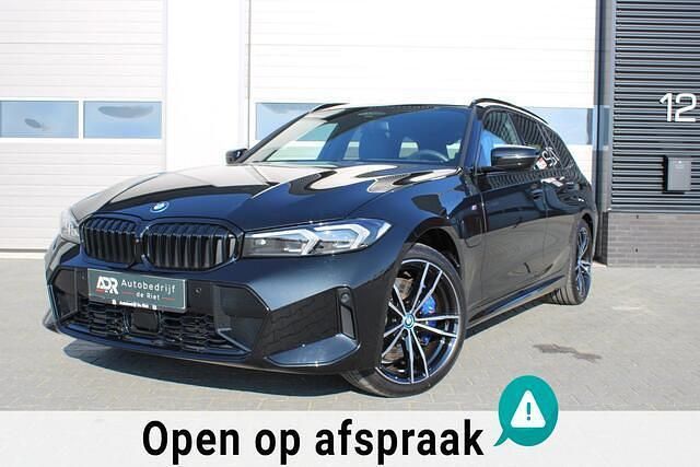 Zwart Gebruikt 2024 BMW 330 Basis Stationwagen | € 48.949 - Afbeelding 1/4
