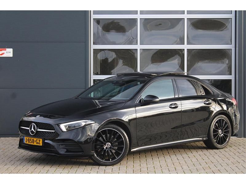 Zwart Gebruikt 2020 Mercedes A250 AMG Sedan | € 27.800 (Iets duurder) - Afbeelding 1/4