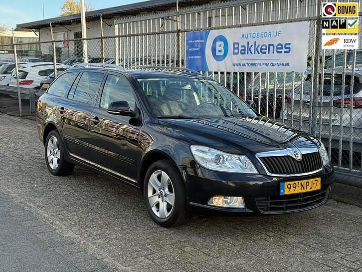 Zwart Occasion 2010 Skoda Octavia Elegance Stationwagen | € 2.995 (Eerlijke prijs) - Afbeelding 1/4