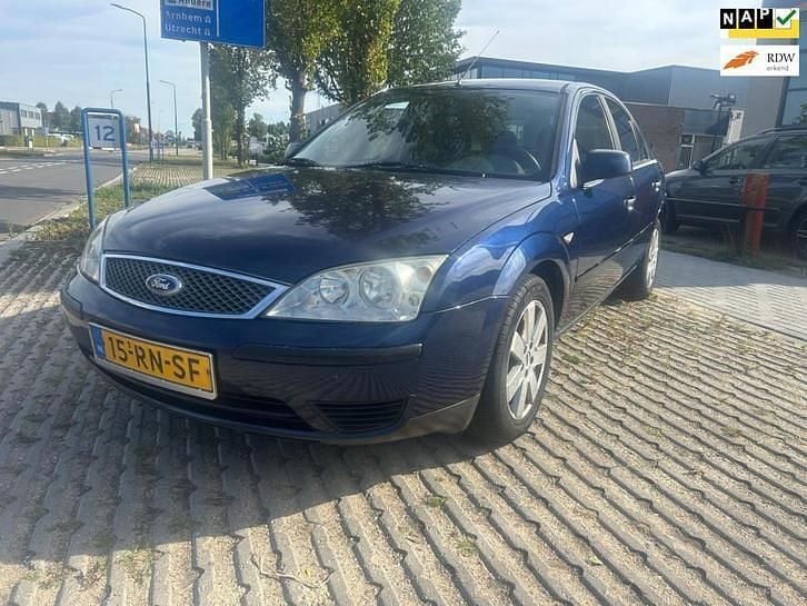 Blauw (metallic) Occasion 2005 Ford Mondeo Ambiente Hatchback | € 1.199 (Eerlijke prijs) - Afbeelding 1/4
