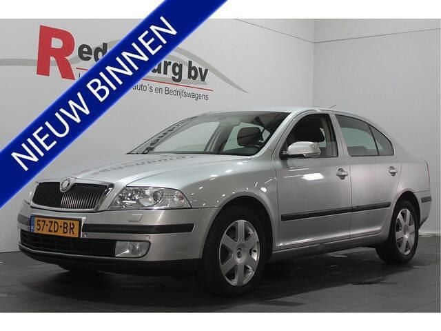 Grijs Occasion 2008 Skoda Octavia Business Line Hatchback | € 4.445 (Goede deal) - Afbeelding 1/4