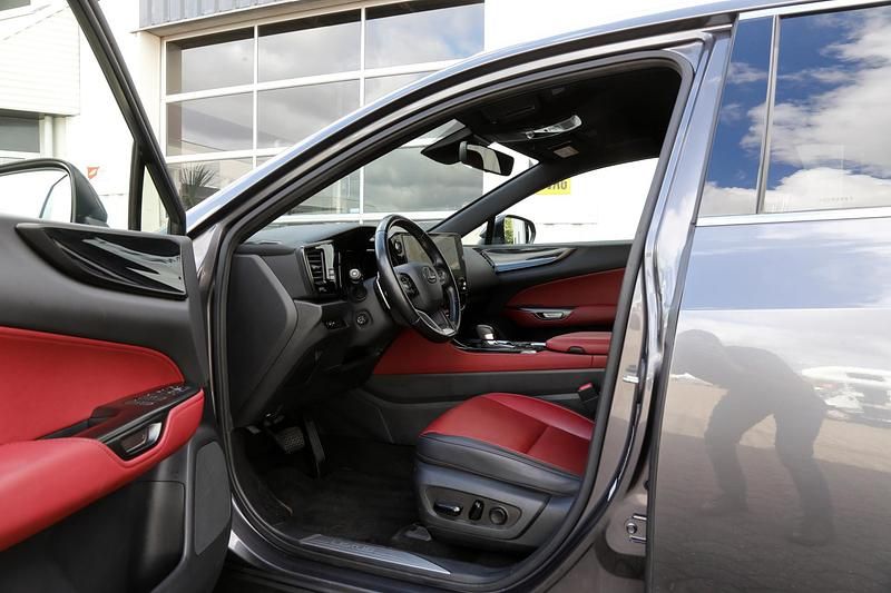 Occasion Lexus NX350h 242 PK (177 kW) 2022 Grijs SUV