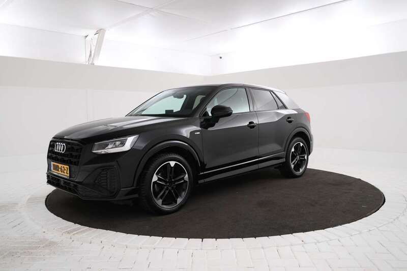 Zwart, metallic lak Gebruikt 2021 Audi Q2 S-Line SUV | € 28.995 (Goede deal) - Afbeelding 1/4