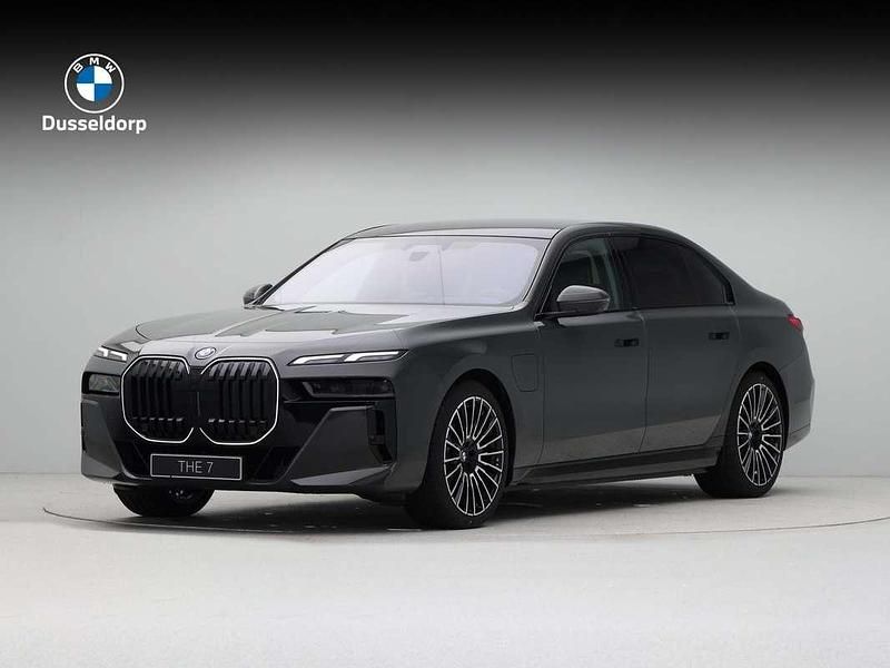 Grijs Nieuw 2025 BMW 750e Comfort Edition Sedan | € 151.714 (Iets duurder) - Afbeelding 1/4